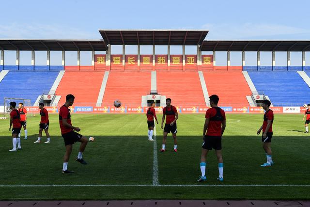 高尔夫球重庆女子公开赛：泰国球手纳塔克里塔逆转夺冠